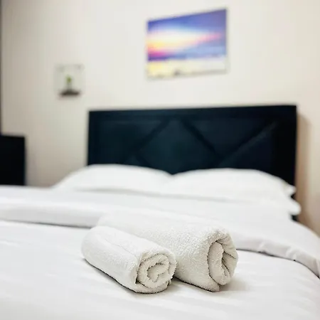 Apartment Bllok: Cozy Stay, 24/7 Self Check-in Tirana