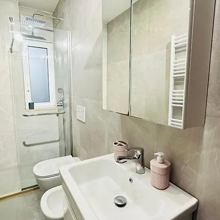 Apartment Bllok: Cozy Stay, 24/7 Self Check-in Tirana