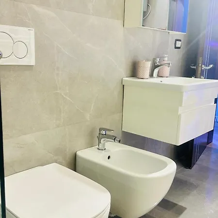 Bllok: Cozy Stay, 24/7 Self Check-in Apartment