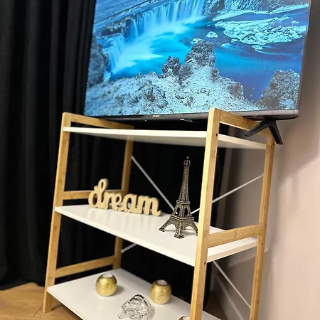 Bllok: Cozy Stay, 24/7 Self Check-in Apartamento Tirana